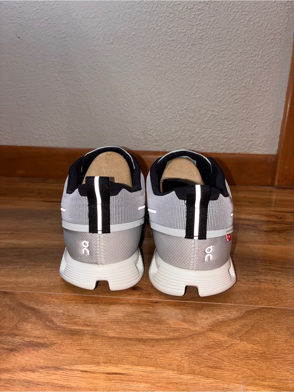 On Cloud 5 Women’s Waterproof Athletic Running Shoe Sneakers, gray- size 10 - Picture 7 of 13